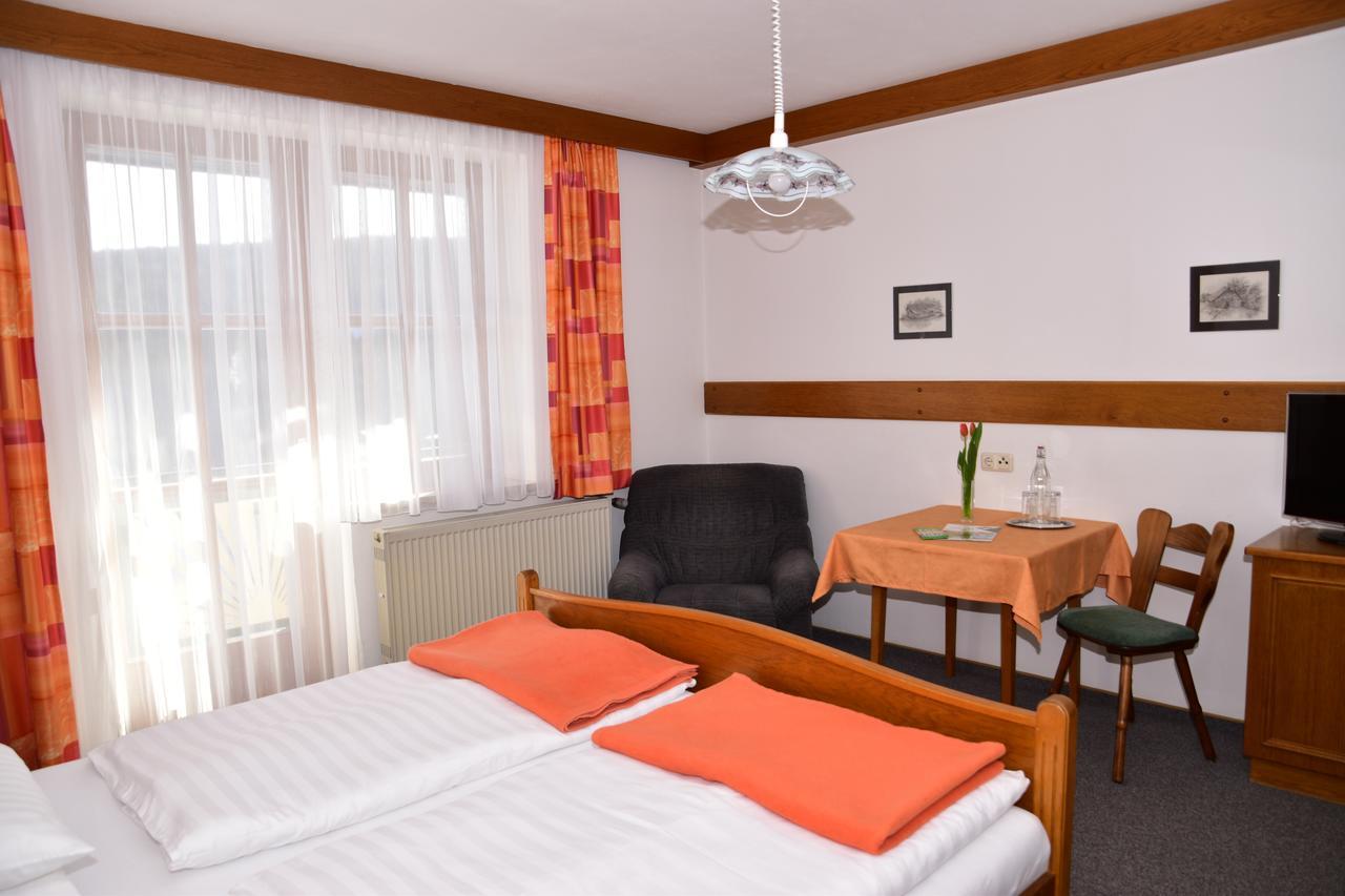 Florianihof Otel Miesenbach  Dış mekan fotoğraf